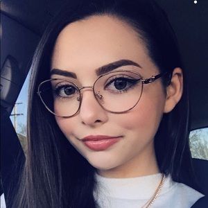 Meet your Posher, Renee